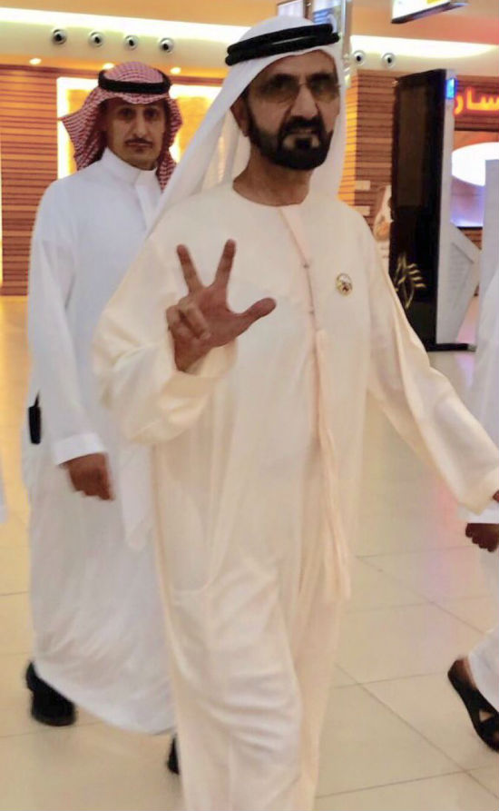محمد بن راشد يفاجئ السعوديين في "الظهران مول" 