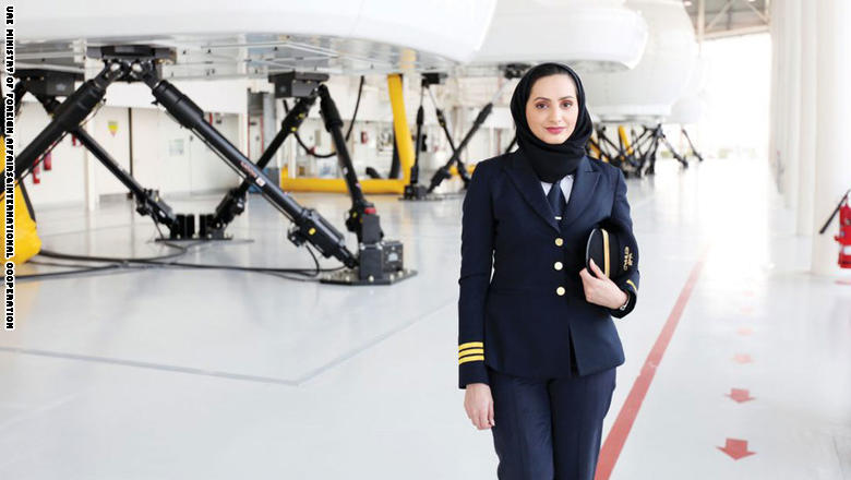 عائشة المنصوري