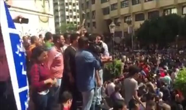 الاف المتظاهرين في مصر ينادون باسقاط  السيسي