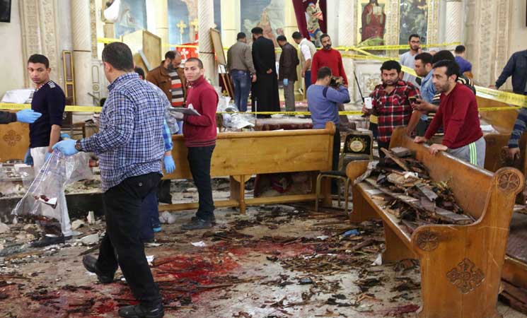 43 قتيلا و119 جريحا بتفجيرين استهدفا كنيستين بمصر وتبناهما داعش