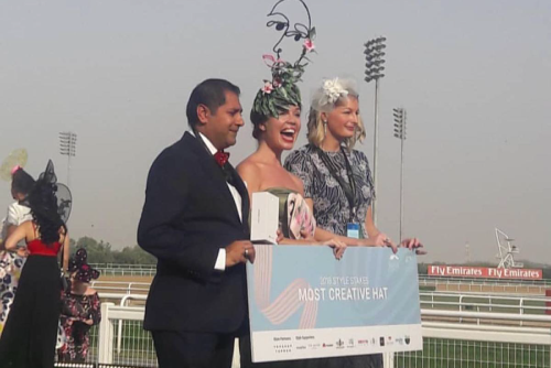 قبعات الحسناوات في كأس دبي العالمي  2018