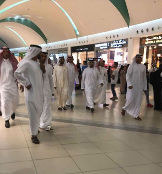 محمد بن راشد يفاجئ السعوديين في "الظهران مول" 