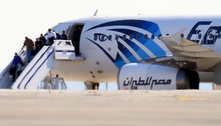 الطائرة المختطفة تجثم في مطار لارنكا..عن توتير