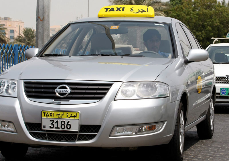 The good taxi driver UAE cabbie finds 25,000 in his car....and