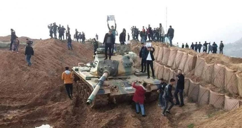 Ù
ØØªØ¬ÙÙ Ø£ÙØ±Ø§Ø¯ ÙÙØªØÙ
ÙÙ Ù
Ø¹Ø³ÙØ±Ø§ ÙÙØ¬ÙØ´ Ø§ÙØªØ±Ù٠بشÙ
Ø§Ù Ø§ÙØ¹Ø±Ø§Ù