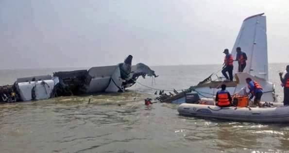 نقلت بعض المواقع عن صحف يونانية صورا أولية لما قالت انه حطام الطائرة المصرية المفقودة