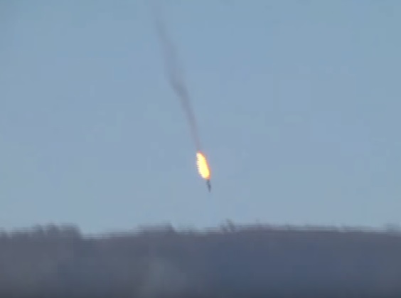 لقطة من الفيدو تظهر الطائرة مشتعلقة قبيل ارتطامها بالارض