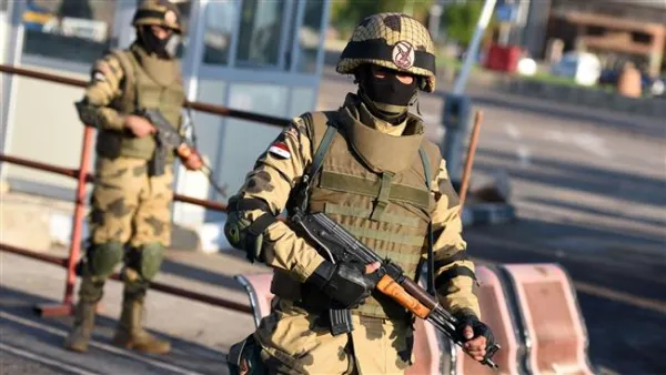 Egyptian army special forces man a temporary checkpoint outside Sharm el-Sheikh Airport. (AFP/File) 
