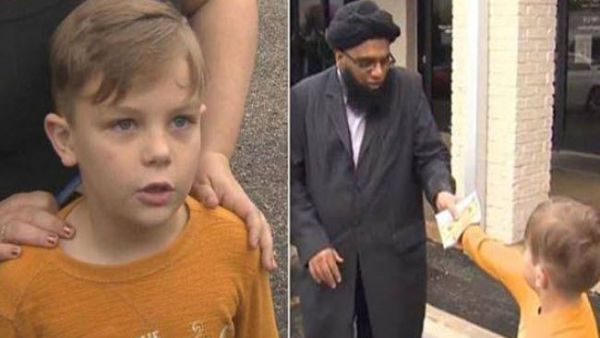 طفل امريكي يتبرع لمسجد طفل امريكي يتبرع لمسجد