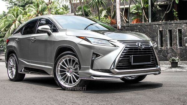 حصلت لكزس RX200t هنا على مجموعة من إطارات HRE RS103 المصقولة قياس 22 إنش تحيط بها عجلات تويوPXS-T2 265/40 حصلت لكزس RX200t هنا على مجموعة من إطارات HRE RS103 المصقولة قياس 22 إنش تحيط بها عجلات تويوPXS-T2 265/40