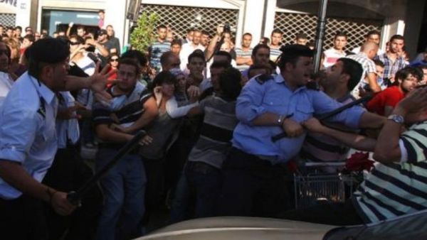 المواجهة بين الشرطة والمواطنين الفلسطينيين المواجهة بين الشرطة والمواطنين الفلسطينيين