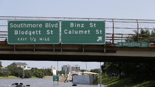 28 قتيلا على اثر امطار غزيرة على جانبي الحدود المكسيكية الاميركية
 28 قتيلا على اثر امطار غزيرة على جانبي الحدود المكسيكية الاميركية