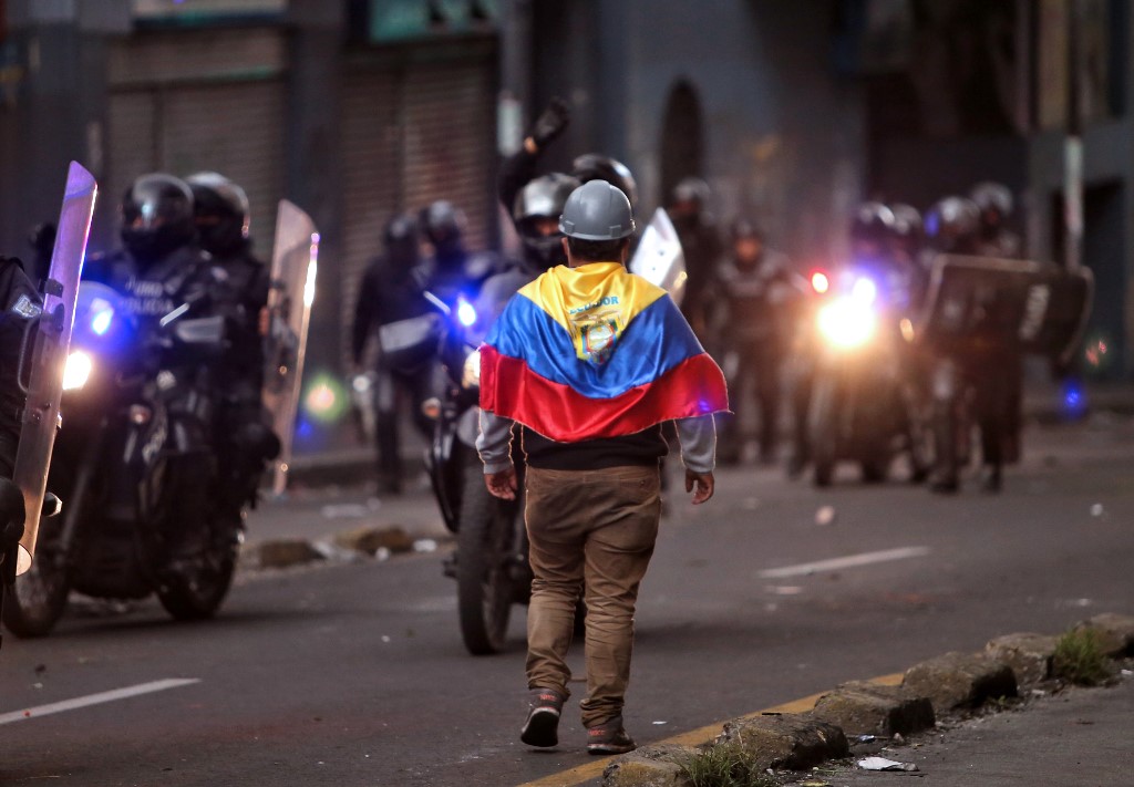 Ecuador Under Curfew Amid Violent Protests Al Bawaba