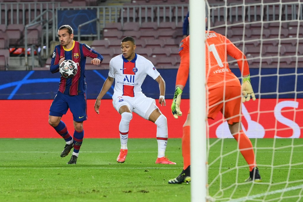 ronaldo destroying barcelona