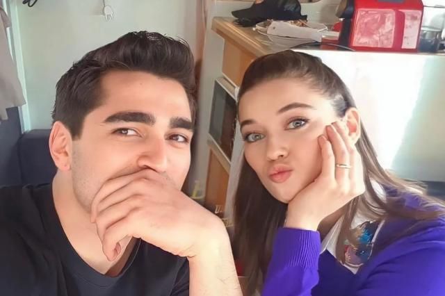 Image:مارت رمضان ديمير وأفرا ساراتش أوغلوا تحت الشبهات من جديد.. وصورة تفضحهما