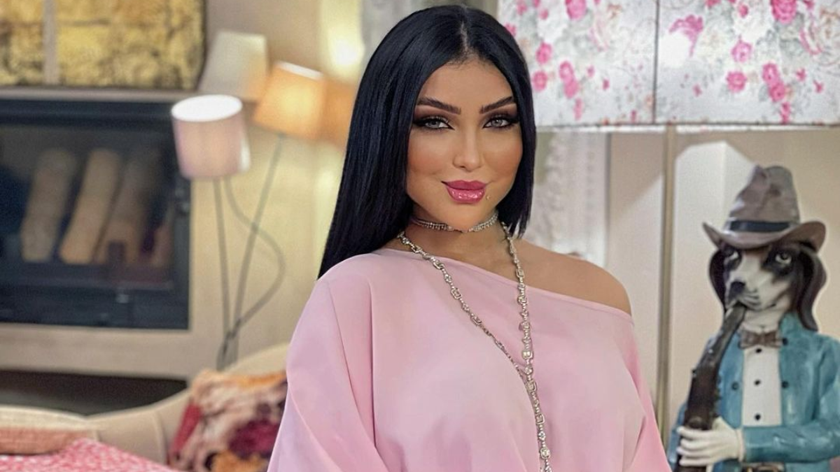 Image:دنيا بطمة وابنتها غزل بالجلابية.. والمتابعون يشبهونها بحلا الترك