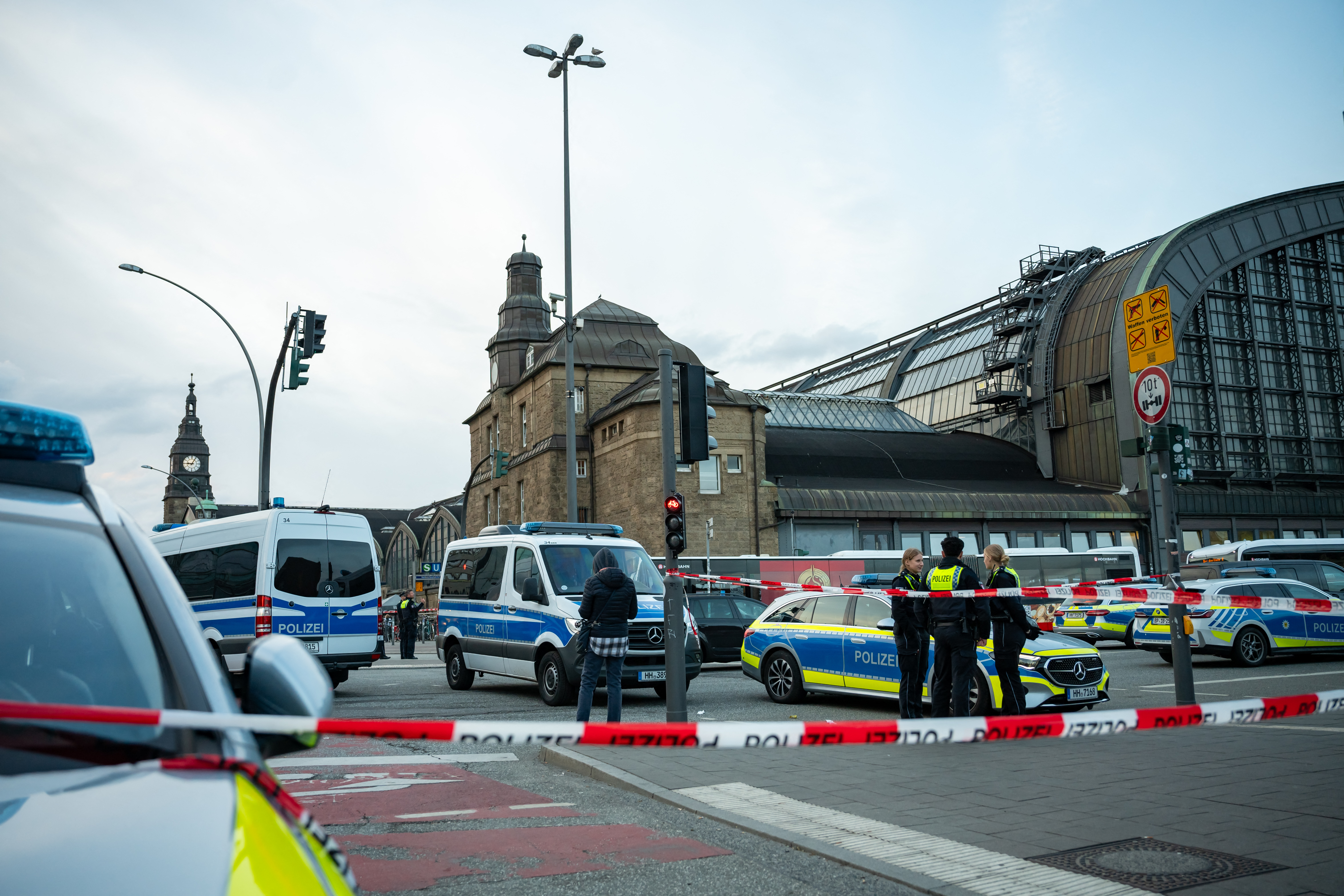 18 injured in knife attack by woman at Hamburg train station