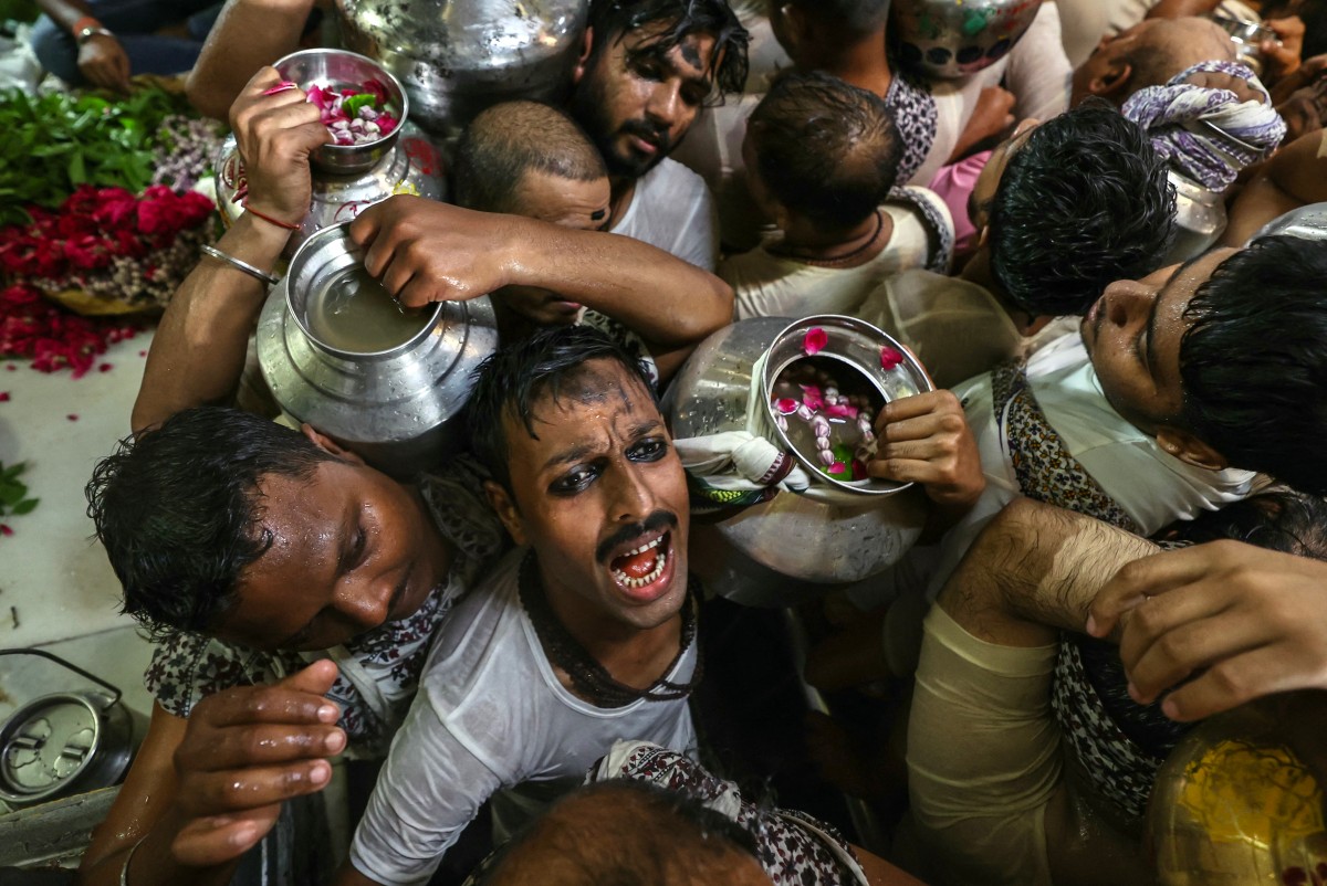 Stampede kills 6 people in India's Mansa Devi temple