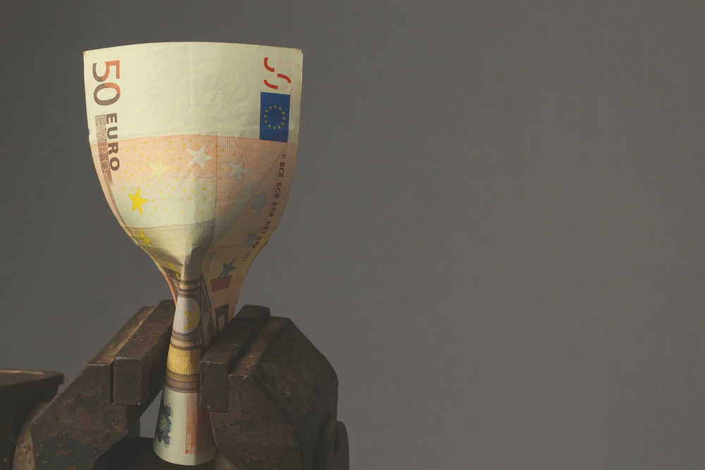 China sanctions two Lithuanian banks in retaliation for EU measures over Russia