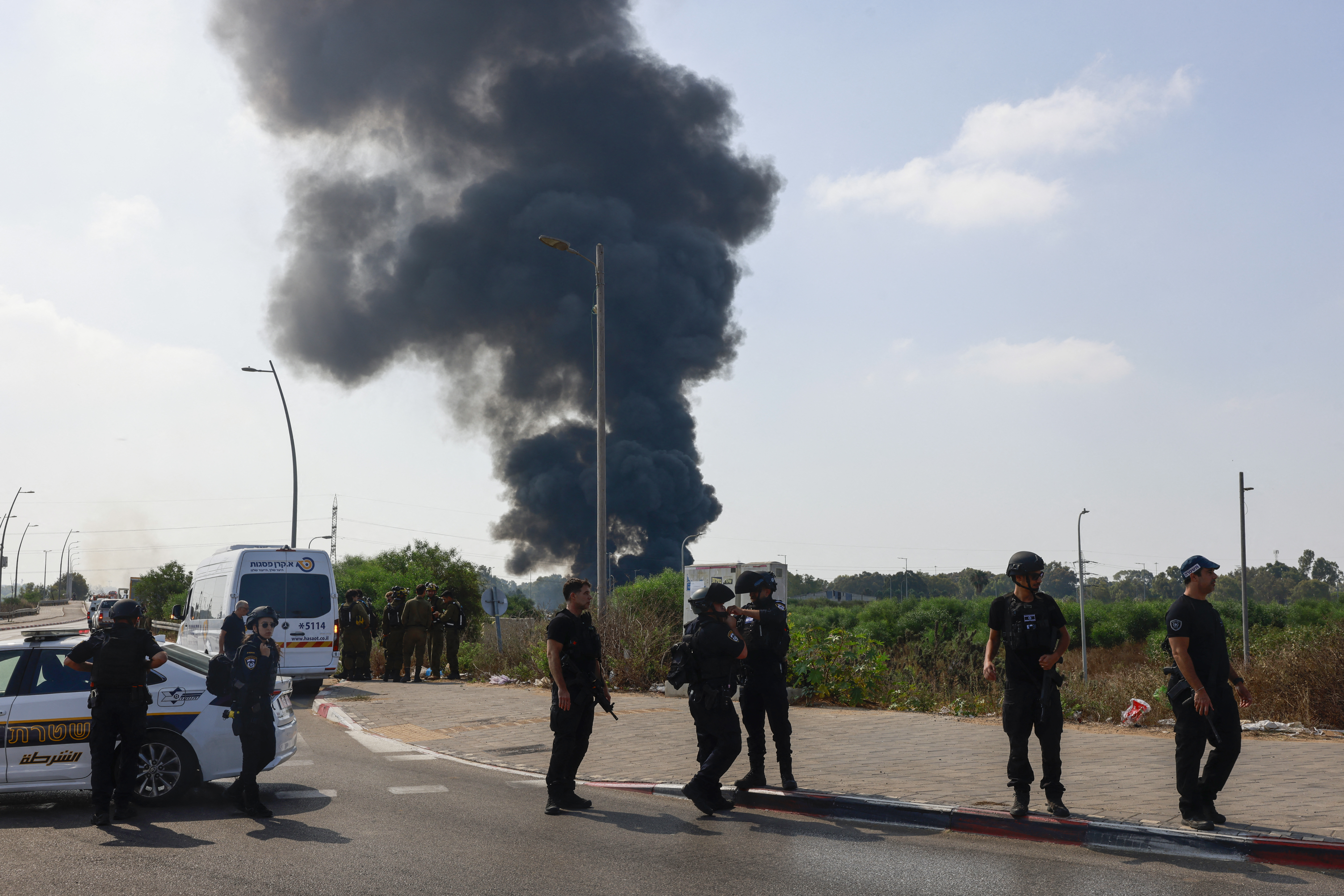 Gunmen ambush targets Iranian police vehicle