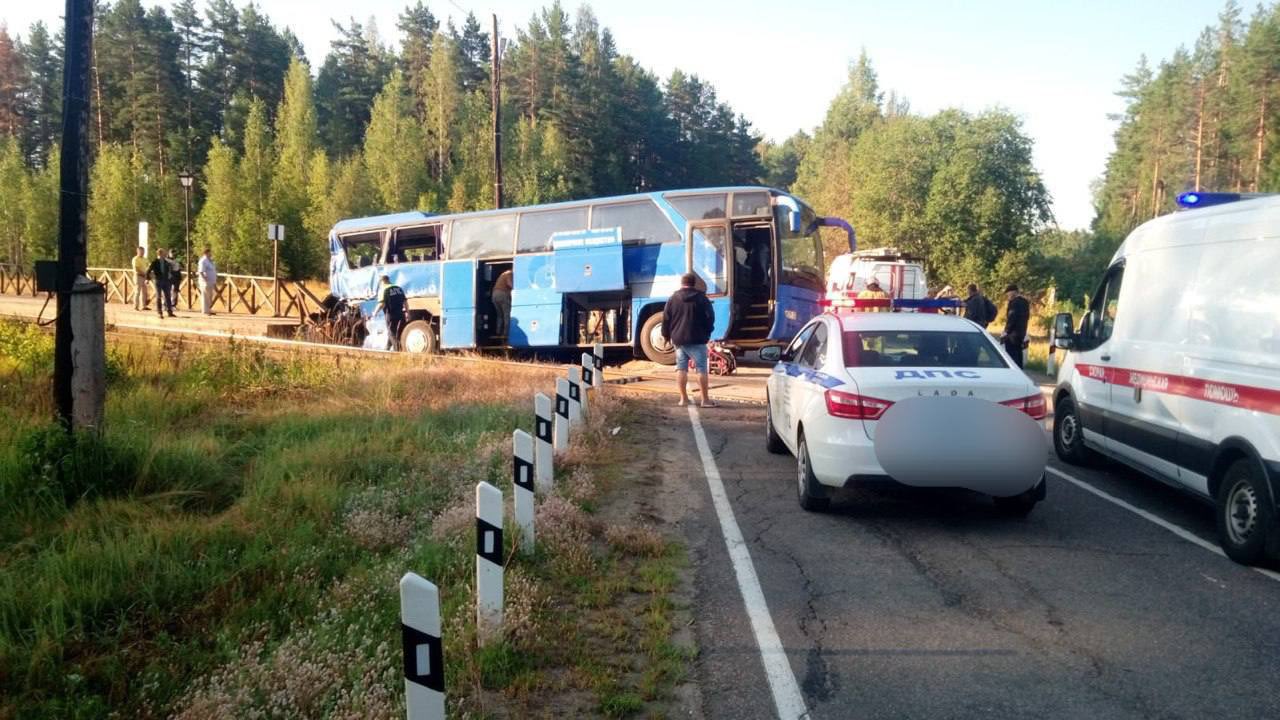 Russia: 1 killed, 11 after train crashes with a bus