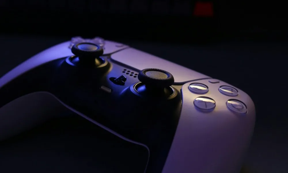 Umaknjene specifikacije prenosne konzole PlayStation 6: Konkurenca za Nintendo Switch 2 in Xbox ROG Ally X