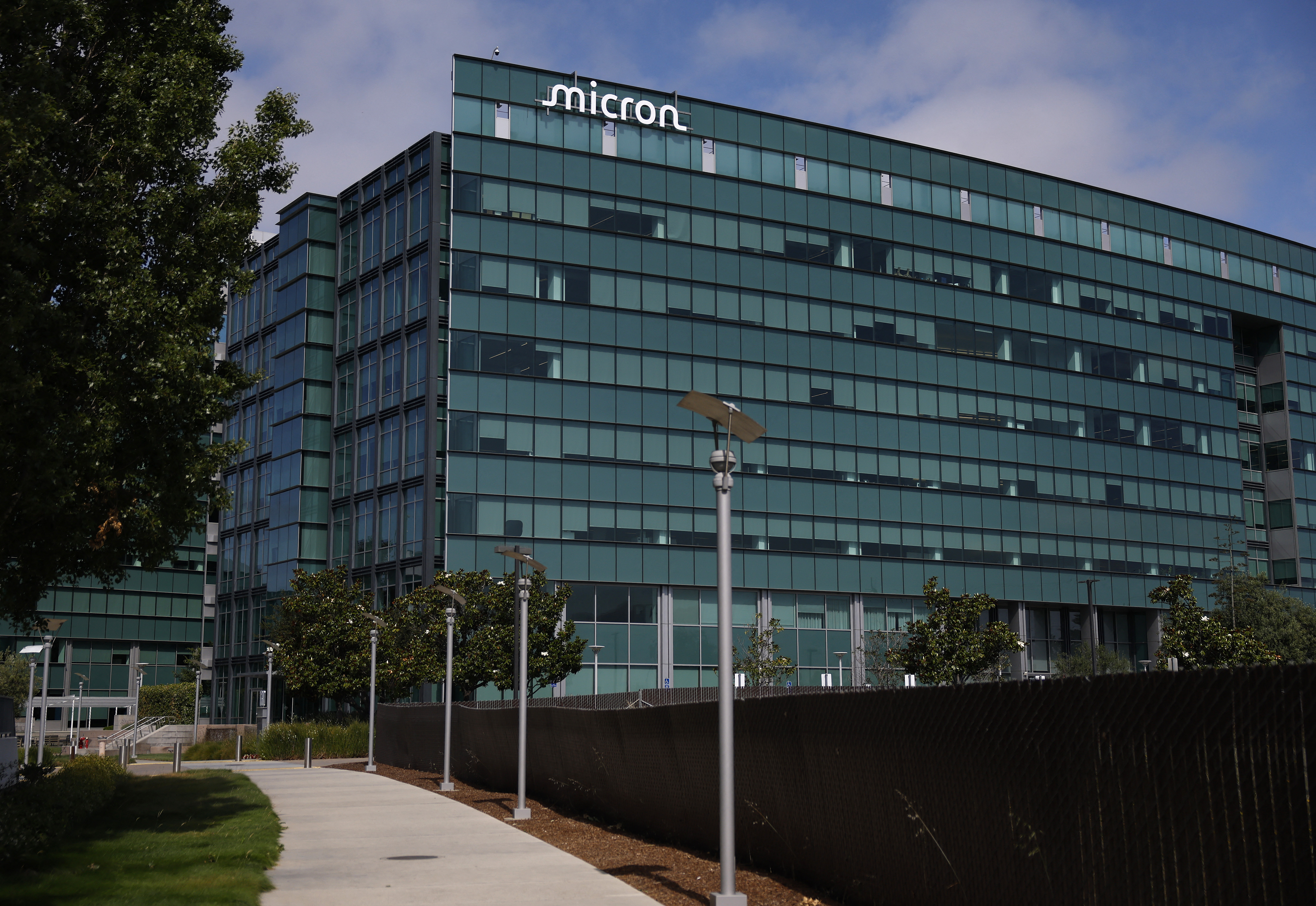 Microsoft cuts Israeli military off cloud over Palestinian surveillance