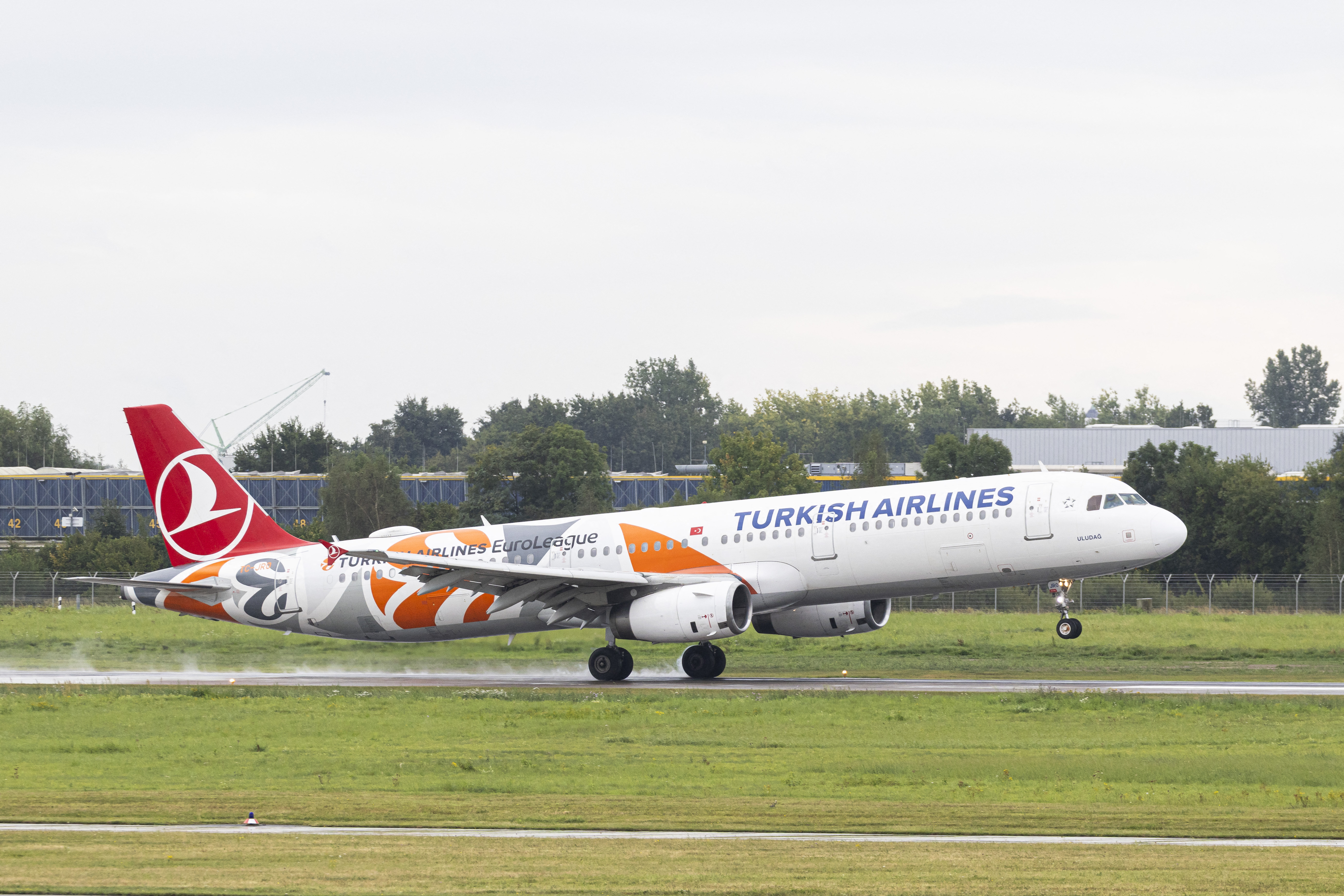 Turkish airlines places record order for 225 Boeing jets