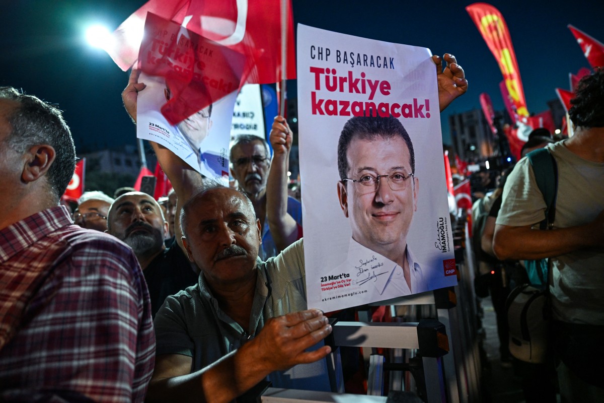 Turkey's main opposition party, CHP, protests in Istanbul