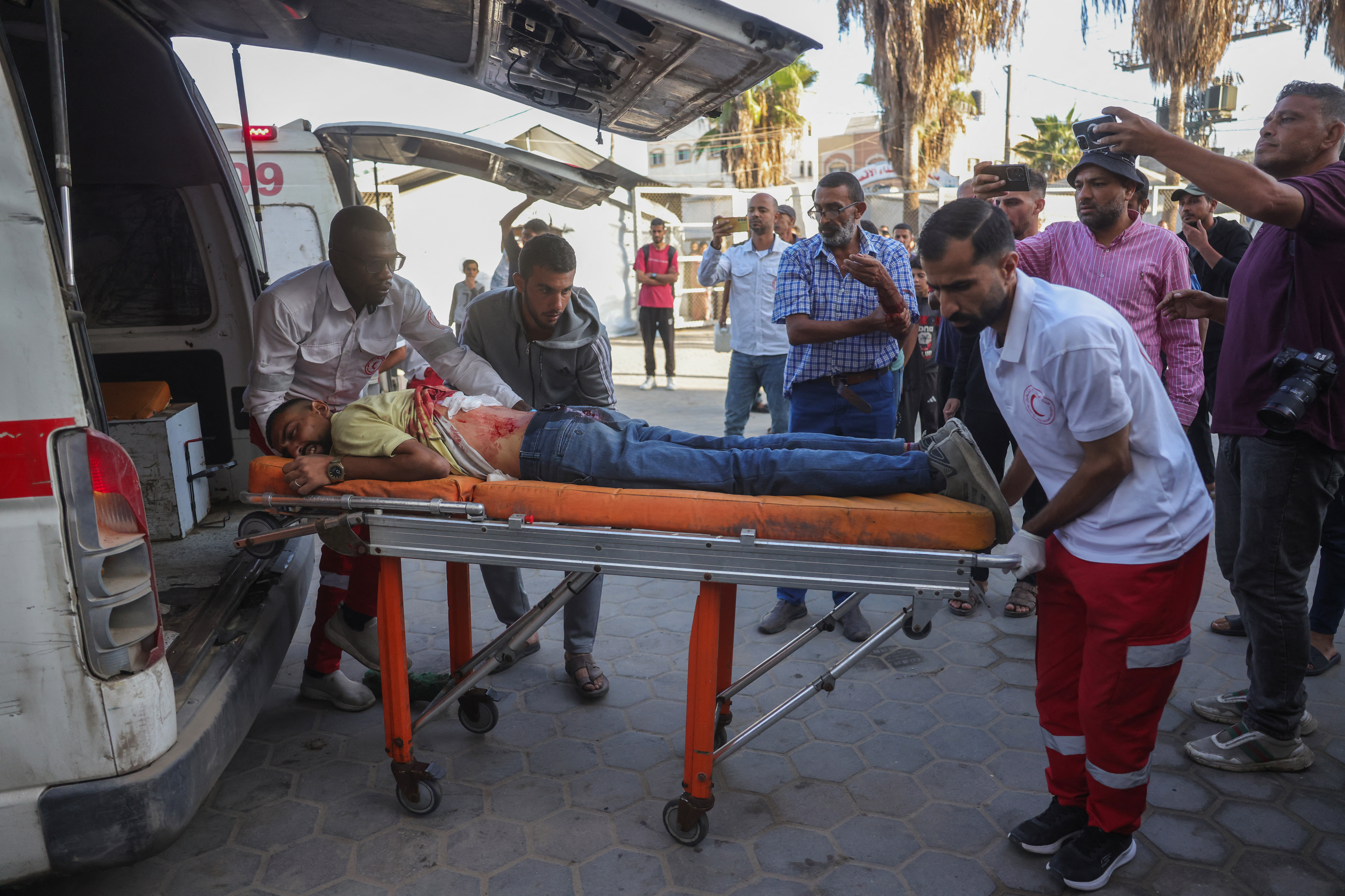 Israeli assaults in Gaza kill 90, wound hundreds in 24 hours