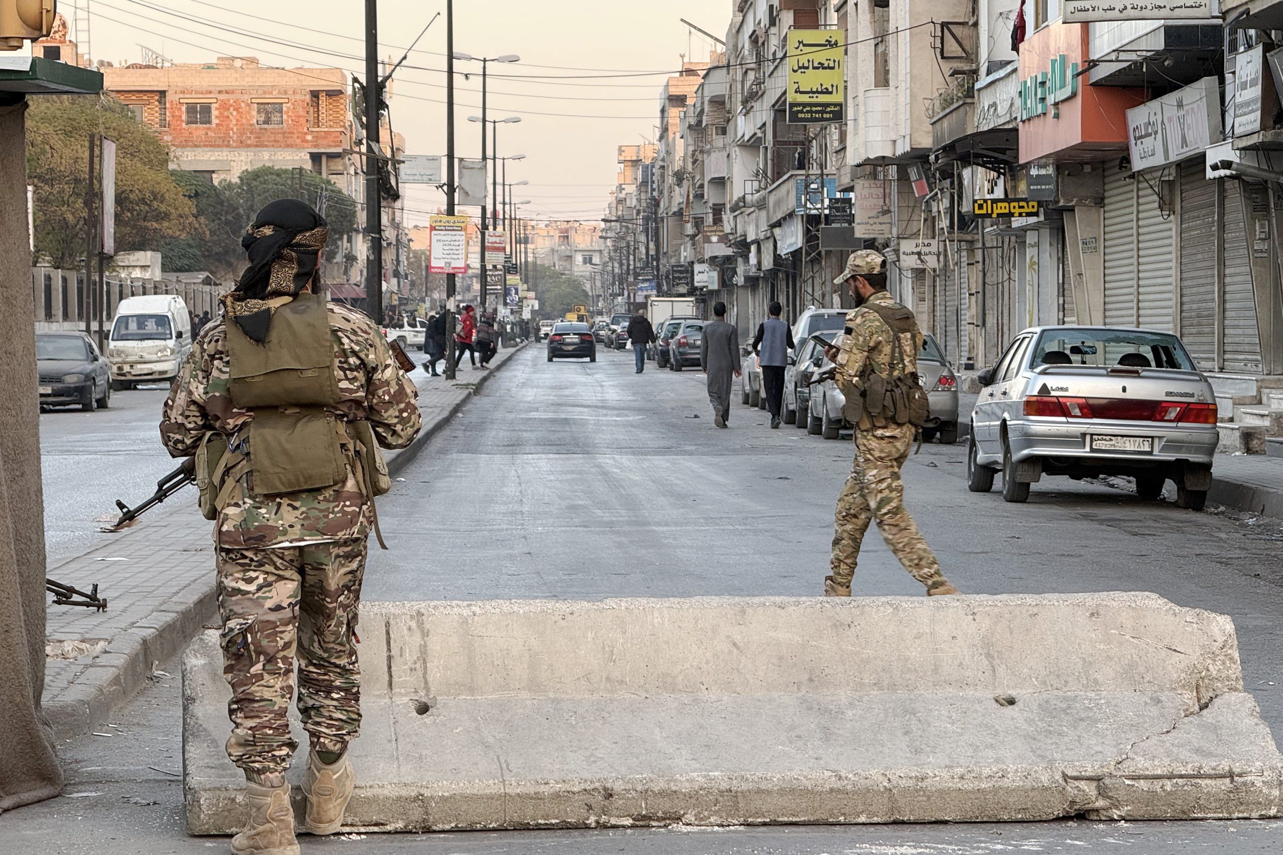 سوريا: حظر تجول وتعطيل الدوام إثر جريمة قتل طائفية هزت مدينة حمص