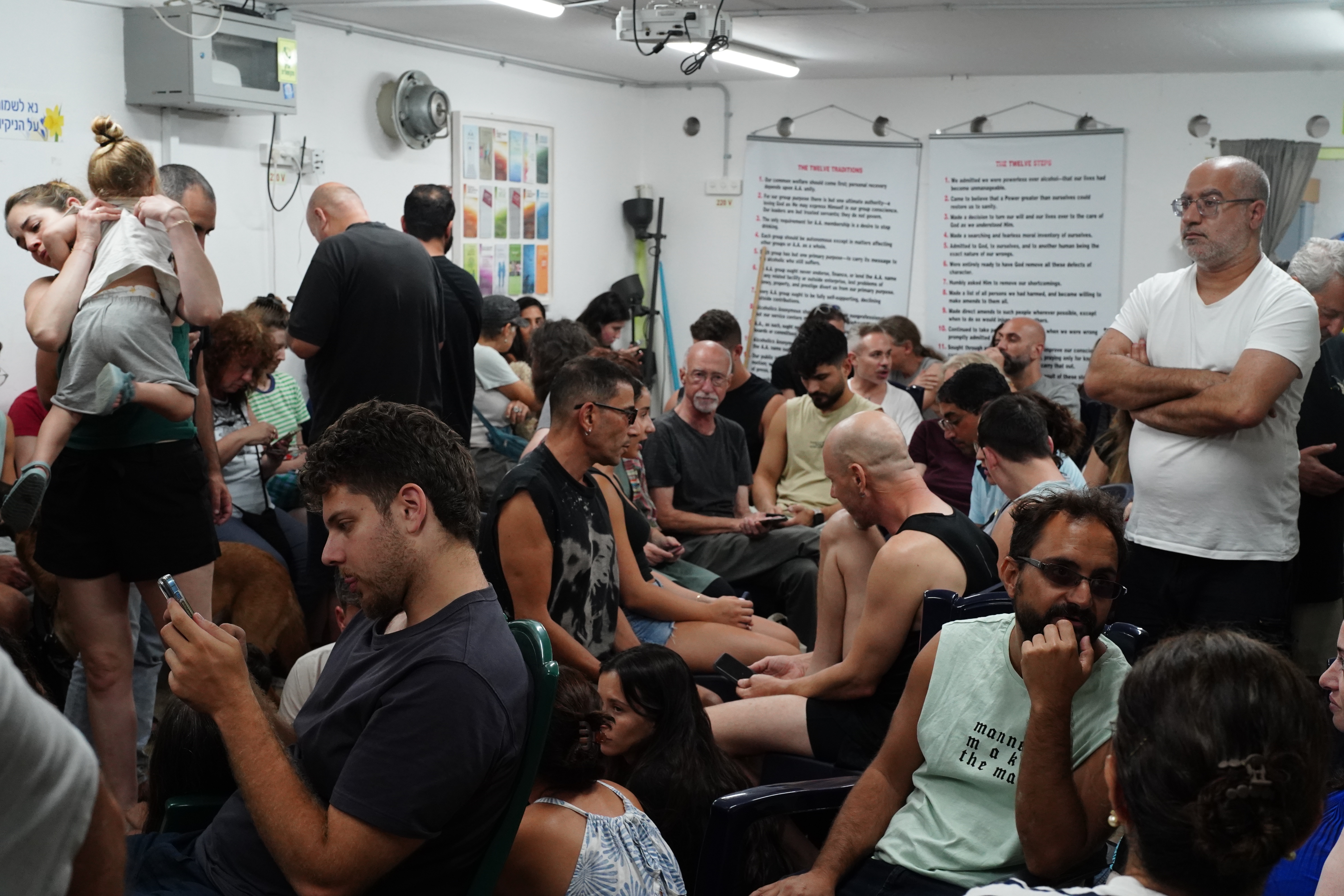 إسرائيل تبحث عن "الهاتف المفقود"