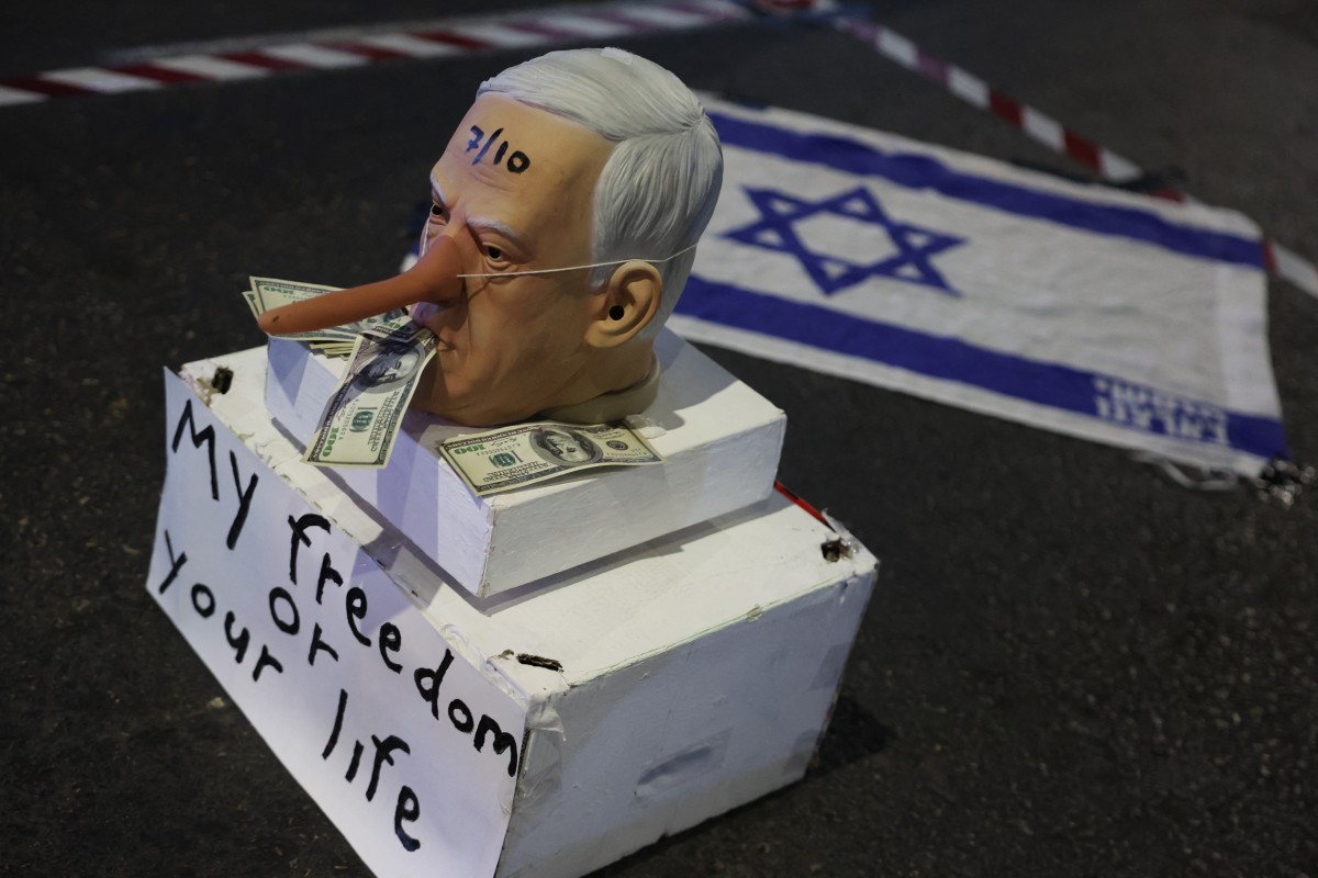 Israelis protest calling for Netanyahu's resignation