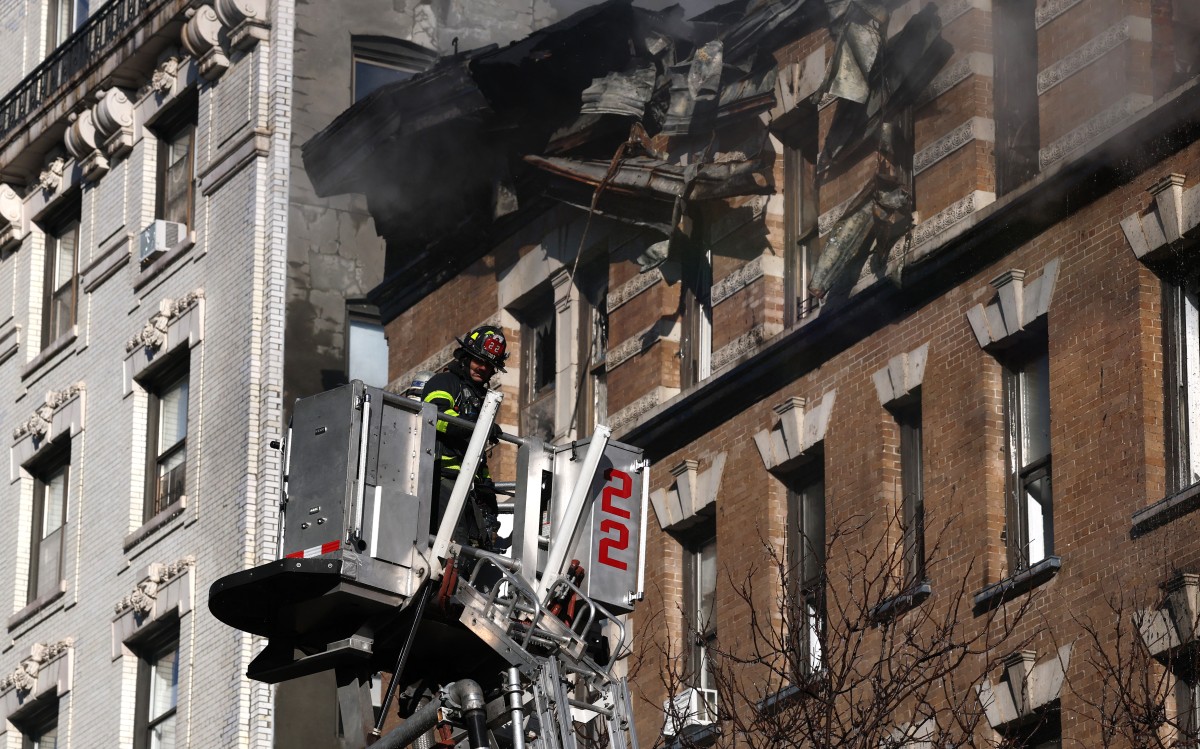 Explosion kills 1 at high-rise building in the Bronx, New York