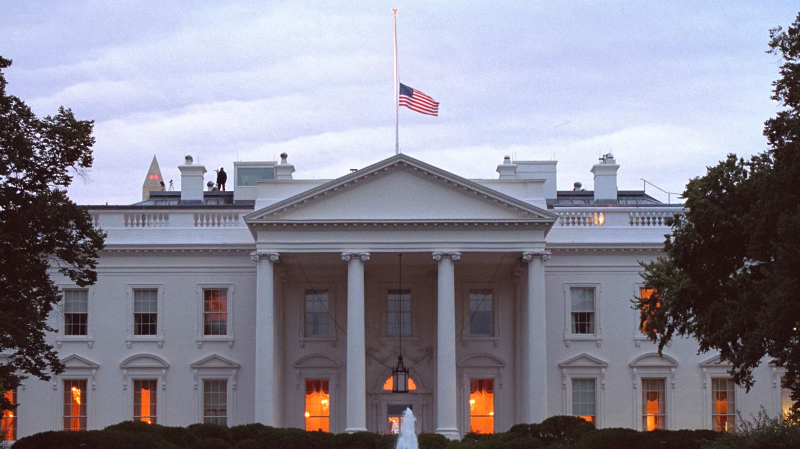 البيت الأبيض يكشف عن مصير المفاوضات مع إيران بعد اشتباك ناري في هرمز