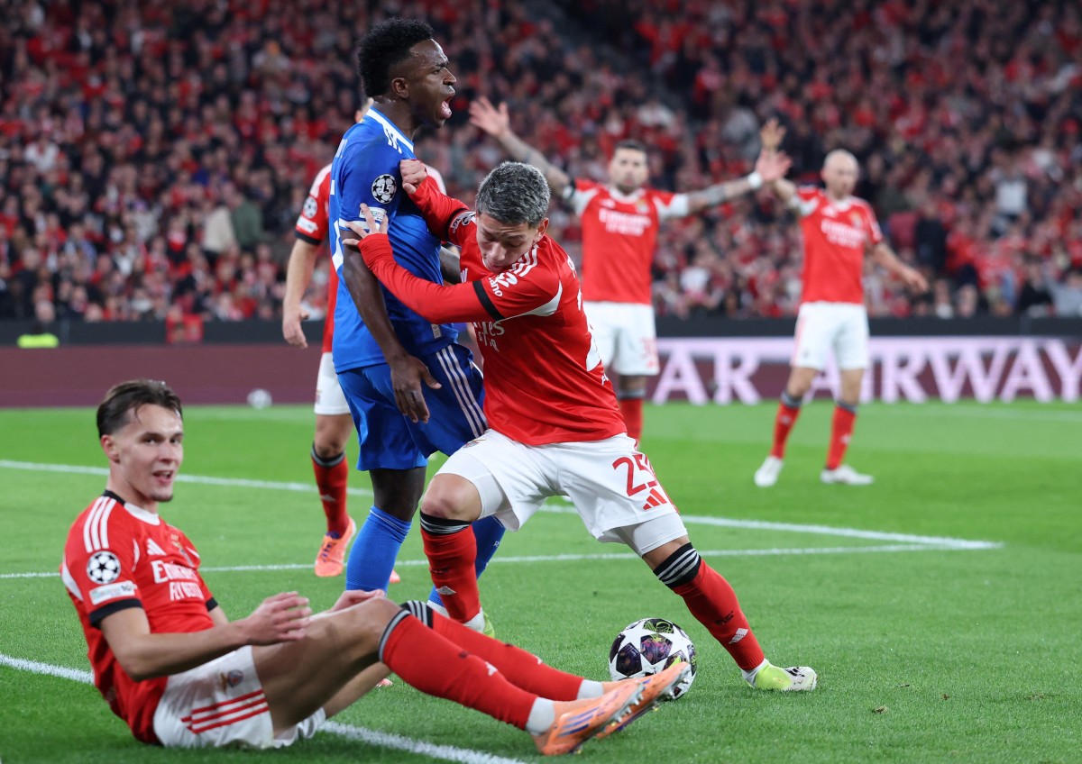 لاعب بنفيكا يصدر بيانًا بعد اتهامه بالإساءة العنصرية لفينيسيوس جونيور 