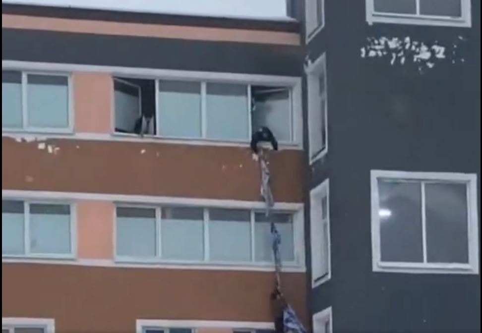 Video: Moscow hostel fire injures 6