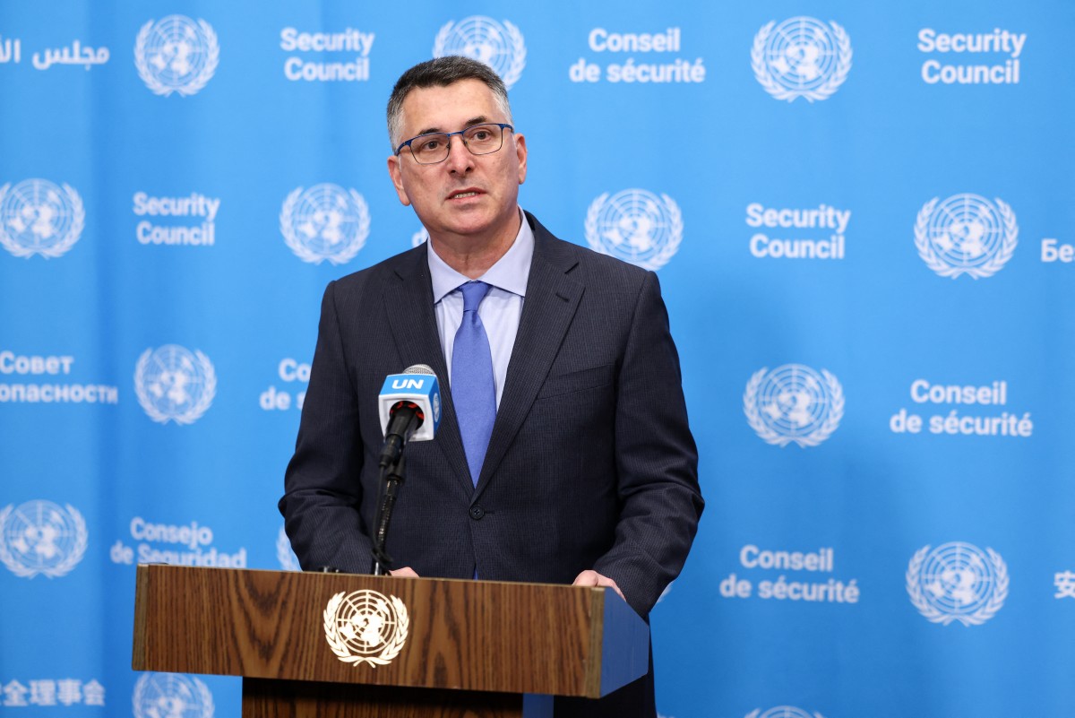 ساعر: النظام الإيراني تحول إلى دولة ضعيفة عسكرياً وسياسياً