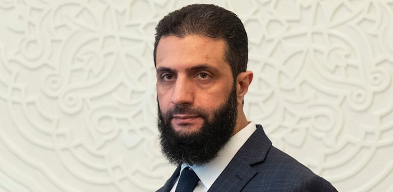 سوريا: مرسوم رئاسي بزيادة رواتب الموظفين في 8 قطاعات حيوية