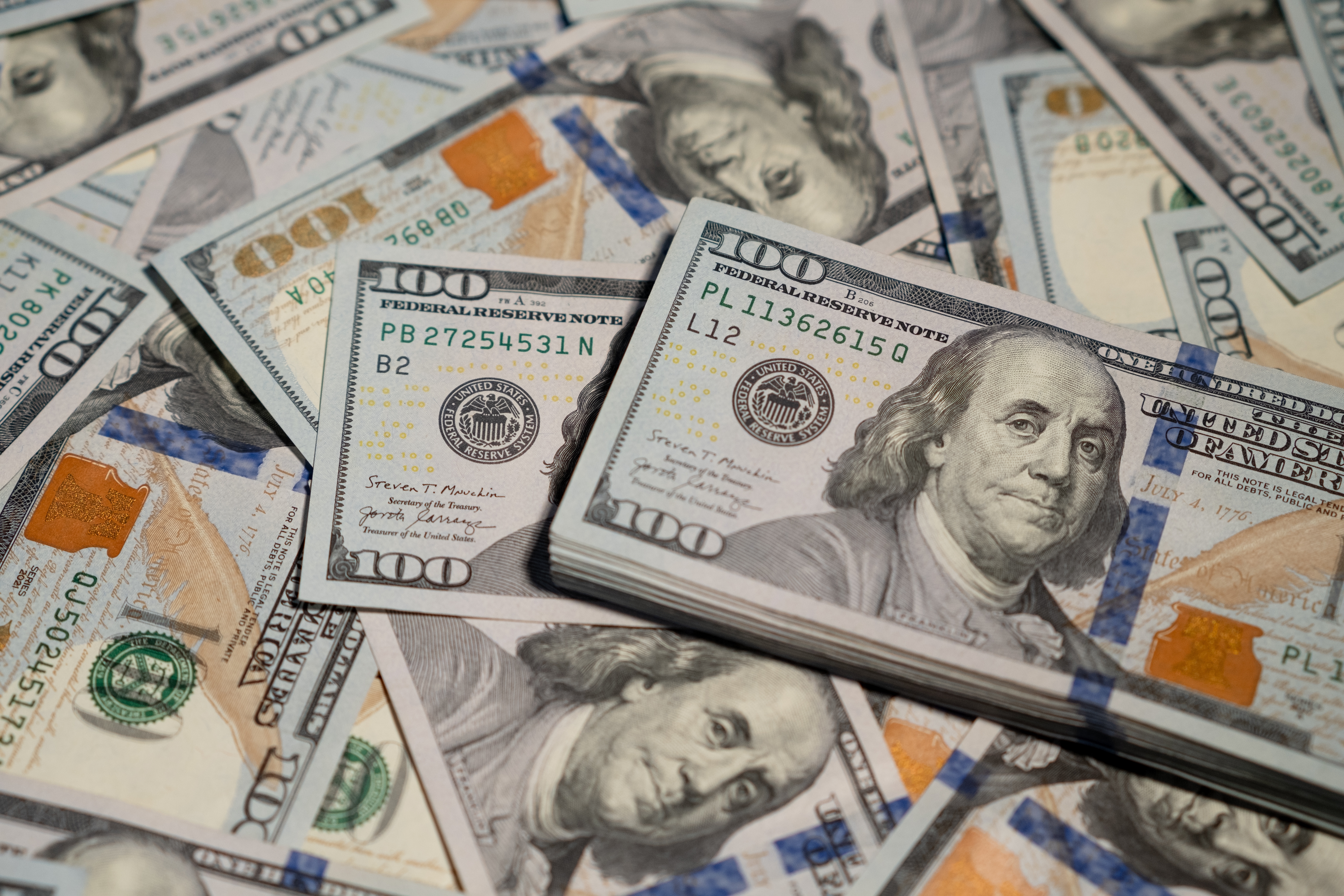 الدولار يستقر وسط تصاعد التوترات في الشرق الأوسط