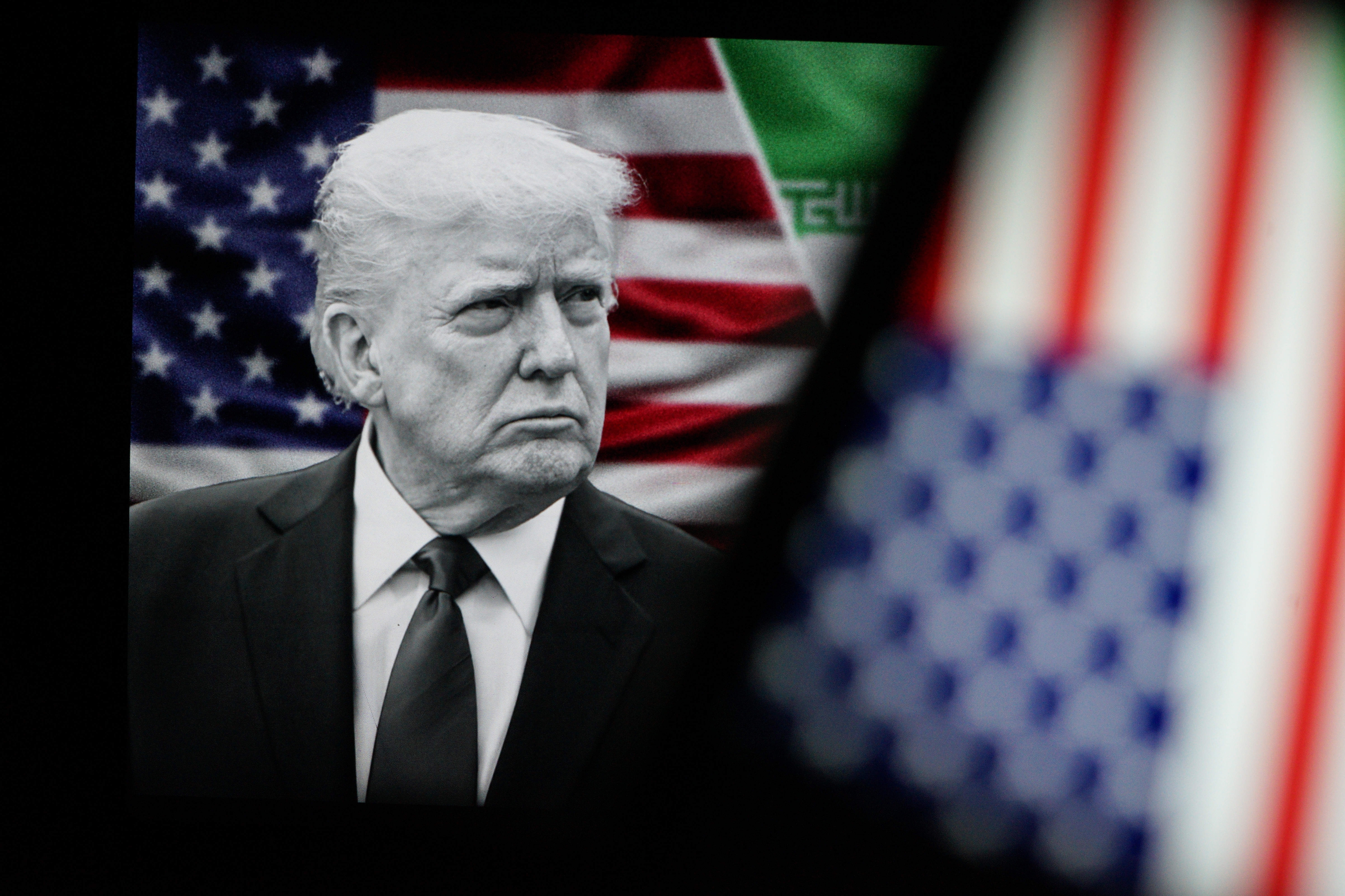 سيمافور: واشنطن تواصل ضرباتها على إيران