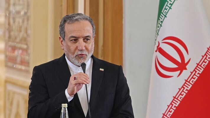 من إسلام آباد إلى مسقط.. عراقجي يحمل رسائل طهران