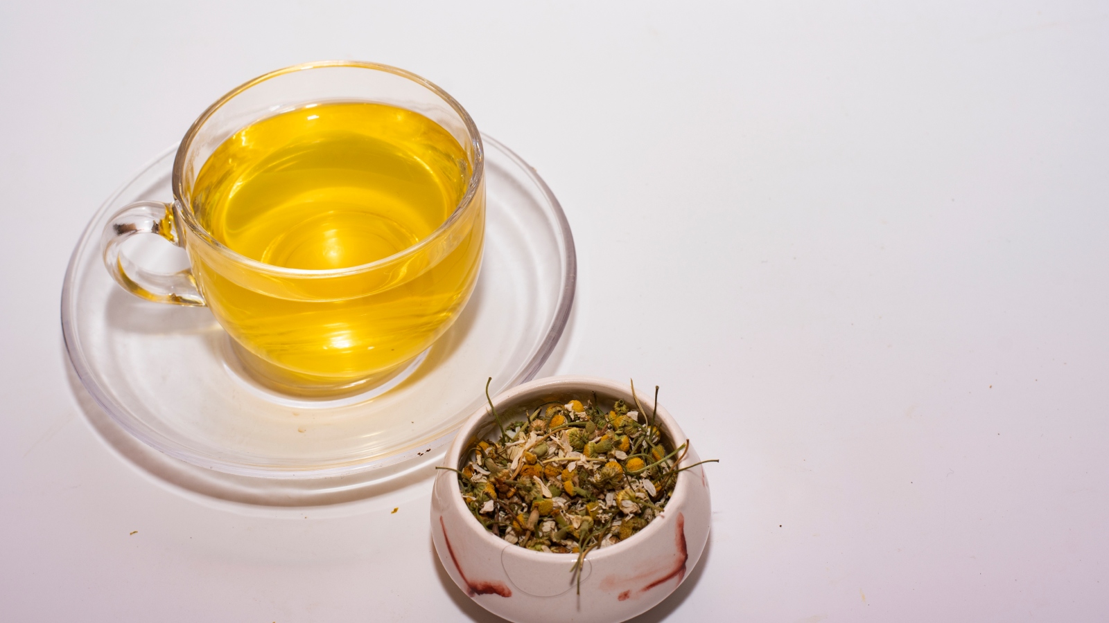 من التوتر إلى السكون… قوة البابونج والأعشاب الطبيعية