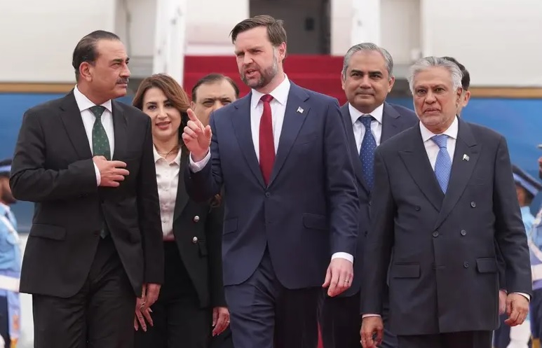 ترقب عالمي للمفاوضات.. وصول الوفد الأميركي إلى إسلام آباد