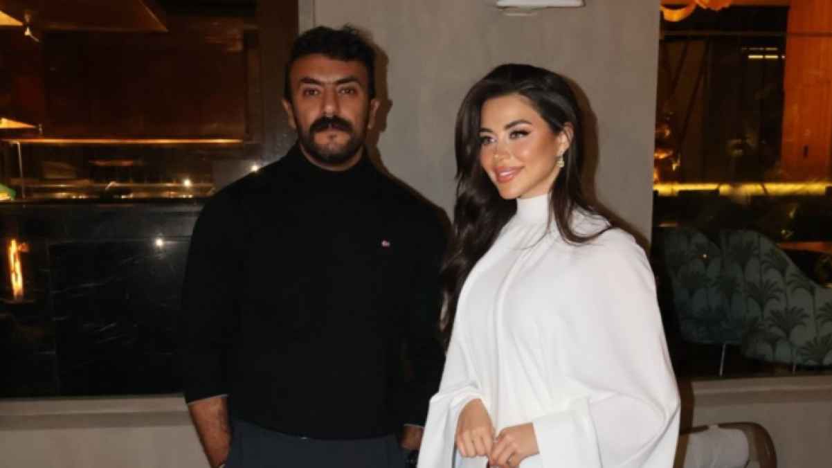 أحمد العوضي ويارا السكّري يثيران الجدل ببدلة زفاف وغزل رومانسي