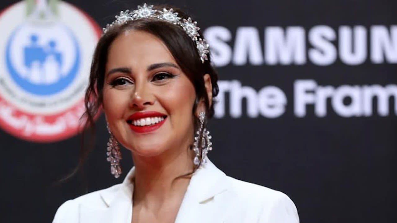 ياسمين الرئيس تثير الجدل برسالة الى ابنها.. 