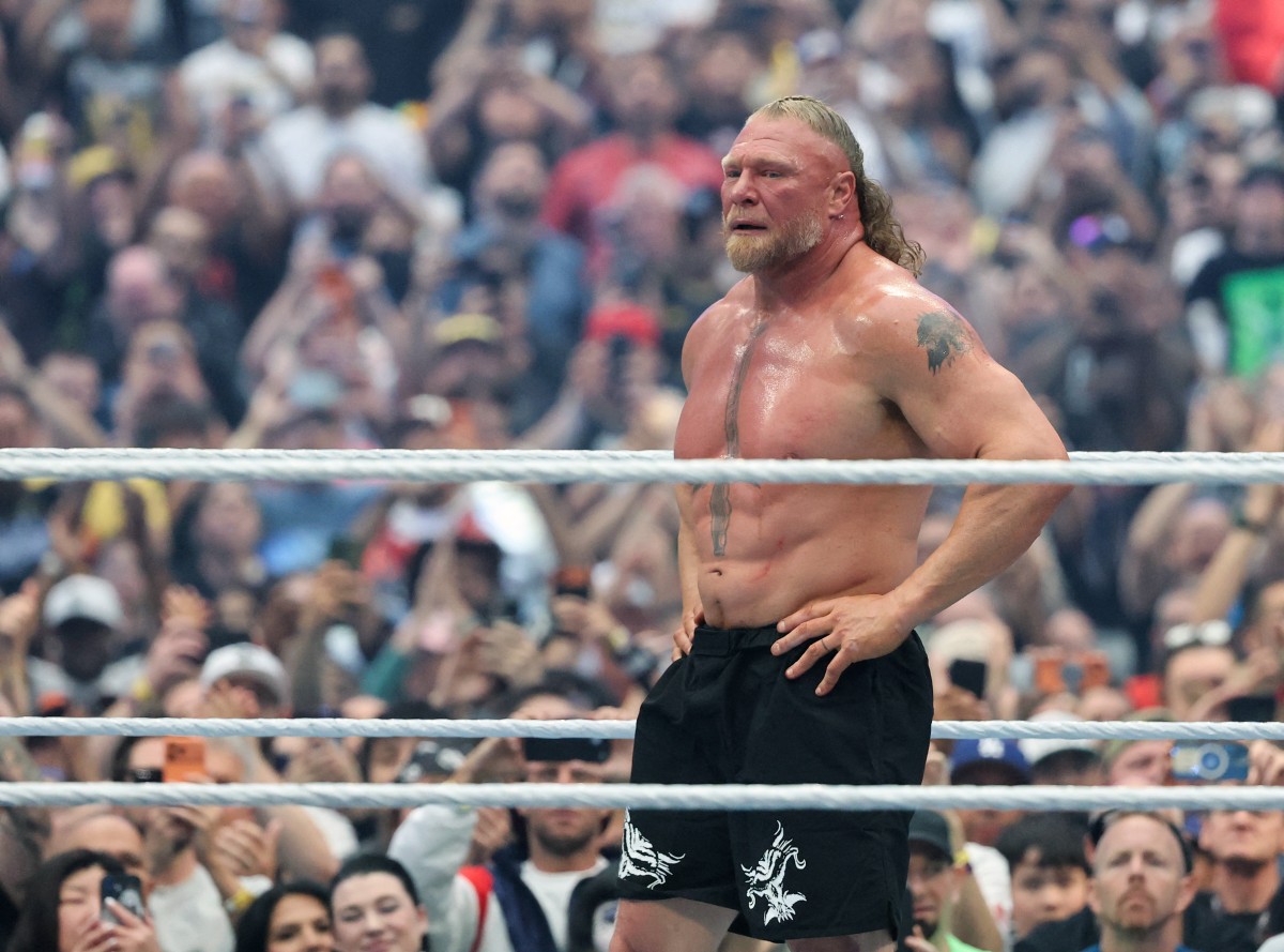 نهاية أسطورة الوحش: بروك ليسنر يصدم العالم ويعتزل المصارعة