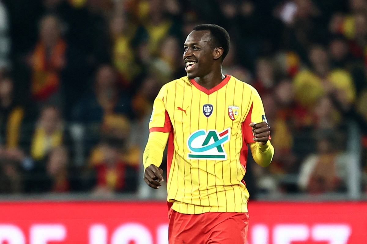 من دكة روما إلى نجم لانس: سعود عبدالحميد يكتب قصة نجاح استثنائية في أوروبا