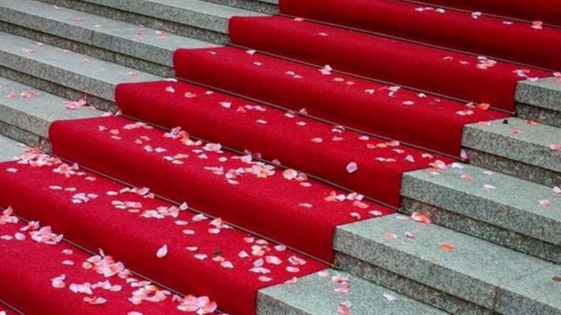 تفسير حلم السجاد الأحمر في المنام لابن سيرين بالتفصيل