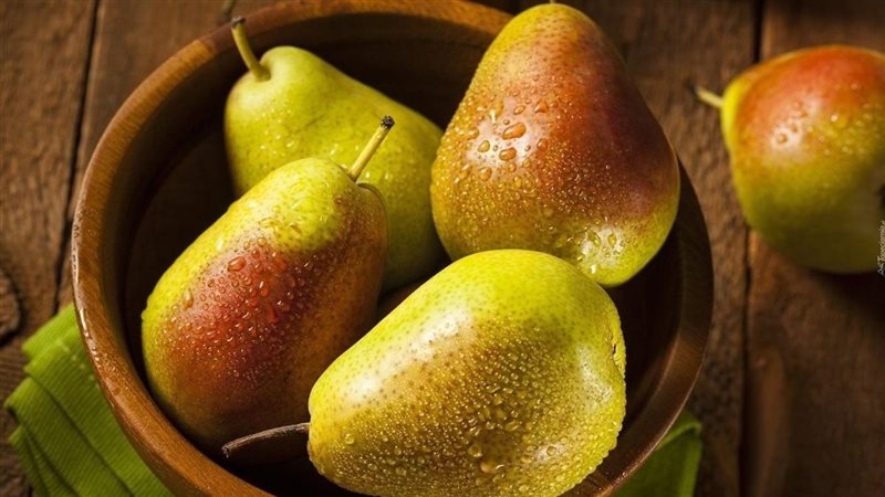 تفسير حلم قطف الكمثرى من الشجرة في المنام ودلالاته
